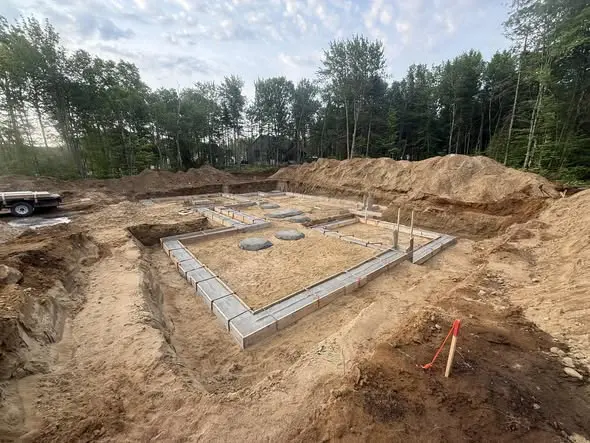 Empattements coulés d'une fondation en milieu boisé — projet 5